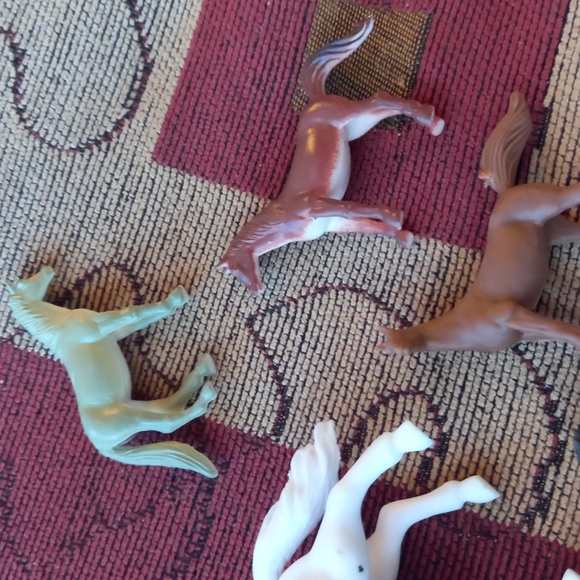 Colorful Horse Playset - Picture 3 of 9